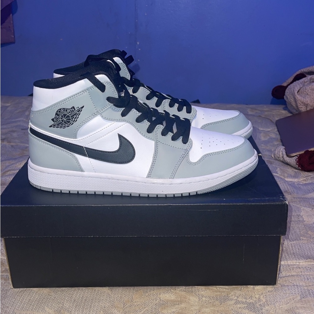 Light Grey Smoke Jordan 1 Mids Size 10